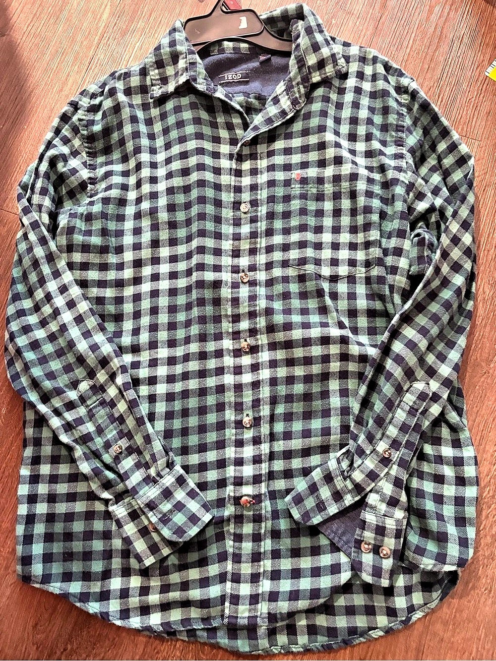 IZOD Men's Plaid Button Down in Green & Black Like New